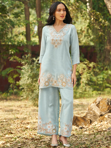 Conjunto de Salwar Kameez Kurta Indio-Pakistaní Azul Claro Bordado, Túnica Floral con Cuello en V y Pantalones Palazzo para Bodas, Diwali y Fiestas - Product Image 4