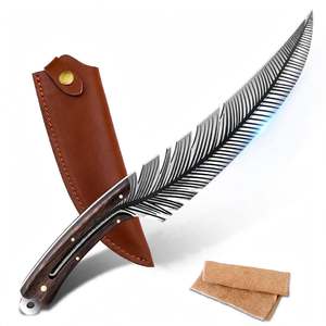 Cuchillo de Cocina Artesanal con Diseño de Plumas y Mango de Madera Dura - Product Image 1
