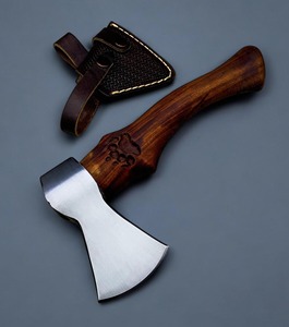 Hacha Vikinga de Acero al Carbono Forjada a Mano con Mango de Madera de Palisandro, 14 Pulgadas de Longitud Total, para Camping y Bricolaje - Product Image 1