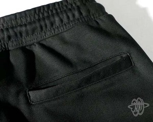 Shorts Bermuda en coton vert olive pour homme avec cordon de serrage à la taille et poches, style décontracté, couleur unie, coupe mi-haute - Product Image 2