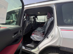 Tout NEUF 2025 Land Cruiser LC300 GRSport 457 ch diesel 3.3L 6 cylindres Transmission automatique Volant à gauche - Product Image 5