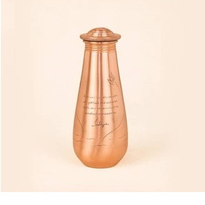 Bouteille d'eau en cuivre pur gravée au laser avec citation de lotus, flacon conique sans joint, vaisselle ayurvédique - Product Image 1
