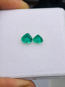 Esmeralda Natural Corte Corazón Origen Zambia 2 Piezas 2.11 Quilates Calidad AAA Certificado IGI Brillo Excelente Color Verde 5-8mm Tratamientos - Product Image 2