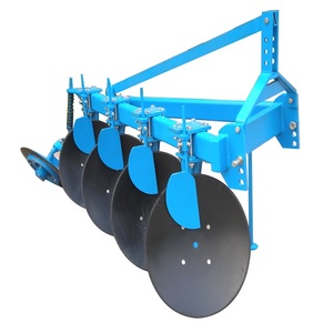 Arado de discos para tractor diseñado para cortar suelos lisos y voltear la tierra de manera eficaz durante operaciones agrícolas. - Product Image 1