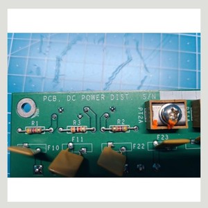 Carte de distribution d'alimentation Lam Research PCB DC POWER DIST 810-010026-002, utilisée comme telle quelle, pièces d'équipement semi-conducteur d'époque - Product Image 2