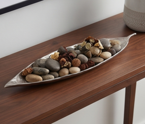 Plateau de service élégant en forme de feuille, en métal poli, design artisanal pour la décoration de table, essentiels élégants pour la cuisine - Product Image 4