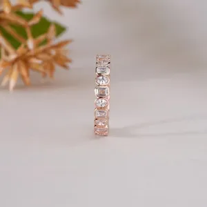 Elegante Anillo de Banda con Cristales de Corte Baguette y Redondo Alternados, Chapado en Oro Rosa, para Mujer, Joyería Minimalista para Regalo de Boda - Product Image 6