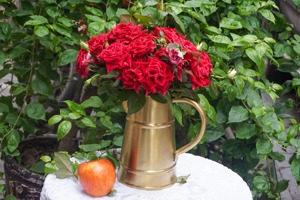 Pichet minimaliste fini or, carafe élégante, idéal pour la présentation sur la table basse et le service de boissons à la maison, vente en gros depuis l'Inde - Product Image 4