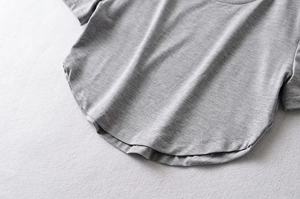 เสื้อกล้ามครอปผู้หญิงสำหรับฤดูร้อน พิมพ์โลโก้ได้ตามต้องการ เนื้อผ้าเจอร์ซีย์ระบายอากาศ แห้งเร็ว ชายเสื้อโค้ง เหมาะสำหรับเล่นโยคะ - Product Image 5