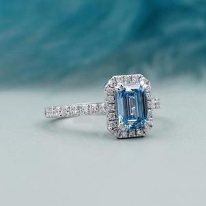 Bague de fiançailles en or blanc 14 carats avec diamant bleu fantaisie de taille émeraude cultivé en laboratoire pour femme, certifié IGI, 4g, pour promesse de mariage - Product Image 5