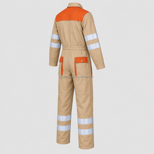 . Ropa de trabajo industrial moderna con colores vivos, detalles reflectantes y tela resistente para garantizar la seguridad y comodidad del trabajador. - Product Image 3