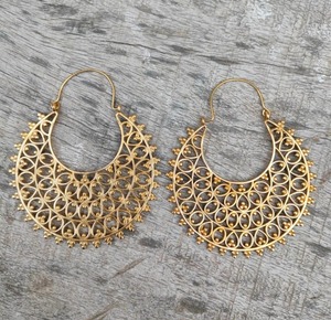 Boucles d'oreilles en laiton, finition solide, en stock, prêtes à l'expédition, fabrication sur mesure, article de gros d'usine - Product Image 1