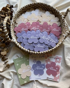 Flores Decorativas Delarchi Hechas de Mica con Nombres Grabados a Petición, Tamaño de 8 cm para Otras Ocasiones - Product Image 6