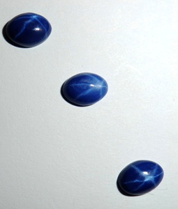 Zafiro Azul Estrella Ovalado de 5x7 mm, 1 Quilate, Creado en Laboratorio, Cabujón Pulido con Efecto de Estrella de 6 Puntas para Joyería - Product Image 5