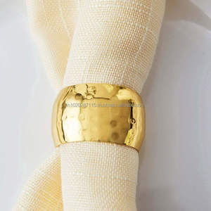 Servilletero de metal en tono plateado pulido a mano para sofisticadas mesas de comedor de invierno con cristalería esmerilada y detalles brillantes - Product Image 4