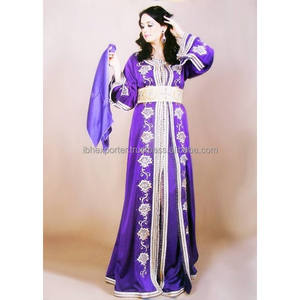 คาฟตันยาวสีม่วงสองชิ้นพร้อมเครื่องปักและลูกไม้ทำงานพร้อมเข็มขัด - Product Image 1