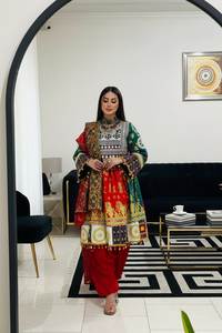 Robe afghane Kuchi brodée, style bohème, longueur genoux, robe traditionnelle afghane Kuchi pour femmes, pour fêtes et mariages. - Product Image 2