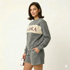 Ensemble haut court à col montant et short assorti pour femme, en tissu tricoté léger et au style minimaliste chic - Product Image 1