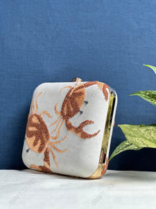 Pochette de soirée de luxe brodée, sac à main de créateur orné de perles dorées avec chaîne pour femme, idéal pour mariage et cocktail - Product Image 3