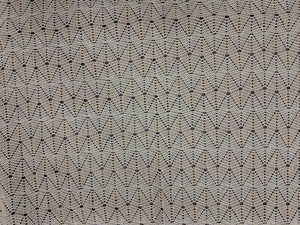 Oferta Especial: Tela de Ganchillo Chevron Bicolor Premium por Metro - Material Texturizado de Malla Abierta en Beige y Crema para Prendas de Vestir - Product Image 5