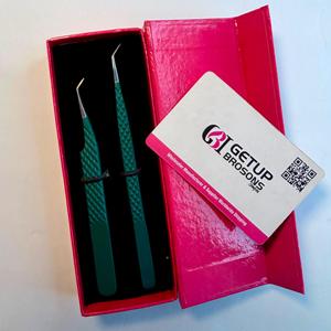 แหนบดัดขนตา Getup Brosons สีเขียว สแตนเลสสตีล ปลายแหลม 45 องศา บรรจุกล่อง - Product Image 1