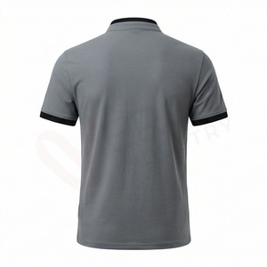 Polo en tricot à manches courtes gris pour homme avec fermeture boutonnée, design uni décontracté, coupe classique - Product Image 2