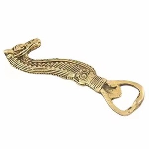 Ouvre-bouteille multifonctionnel en laiton massif de haute qualité, de forme carrée, à thème nautique, fait main, avec poignée ergonomique. - Product Image 1