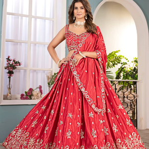 Traje Tradicional Indio para Bodas y el Festival Diwali, Lehenga Choli de Tela de Red con Mariposas, Lentejuelas, Bordado y Trabajo Elaborado - Product Image 1