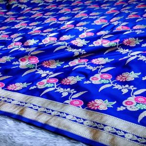 Sari en soie Banarasi Mashru Katan d'inspiration patrimoniale, avec broderie Meenakari fine, idéal pour les fêtes, protection solaire, séchage rapide, tissage intemporel - Product Image 1