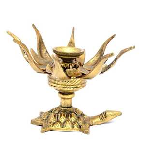 Candelabro de Metal Curvo de Aluminio Hecho a Mano, Duradero y Ecológico, con Diseño de Tortuga para Actividades Religiosas - Product Image 2