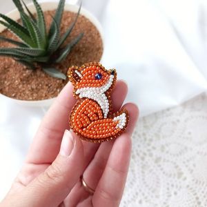 Broche de ballenas hecho a mano con cuentas, pin de solapa, accesorio de moda ecológico de alta calidad de lona de algodón, temática animal, artesanía azul - Product Image 2