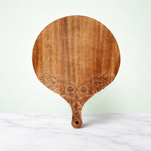 เขียงไม้มะม่วงแกะสลักลายมือฝีมือ รูปทรงกลม ดีไซน์ลายสลักละเอียด แข็งแรง ปลอดภัยสำหรับอาหาร เหมาะสำหรับเสิร์ฟในครัว - Product Image 1