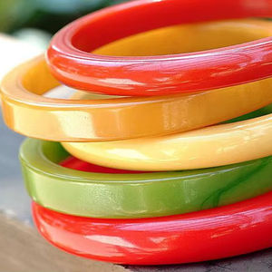 กำไลเรซิ่นดีไซน์อินเดีย ขายดี กำไลแต่งงานสำหรับผู้หญิง สไตล์โรแมนติก ได้รับการรับรองจาก IGI ไข่มุกเทียม สีและขนาดปรับแต่งได้ - Product Image 1