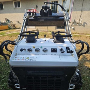 รถตักล้อยางขนาดเล็ก JQ Power Compact Skid Steer Loader ประสิทธิภาพสูง พร้อมส่วนประกอบระดับพรีเมียมและระบบส่งกำลังที่มีประสิทธิภาพ สำหรับขาย - Product Image 2