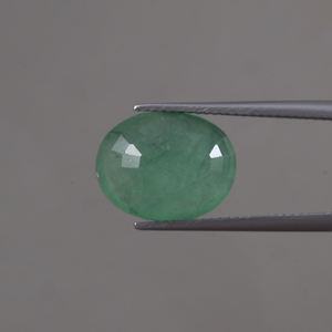 Esmeralda Natural Certificada IGI, Venta al por Mayor, 7 Quilates, Corte Ovalado 14x11mm, Excelente Calidad, Verde Claro, Tratada con Calor, Joyería Fina - Product Image 3