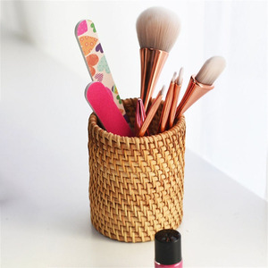 Estuche para lápices con diseño lindo para niñas y niños, organizador multiusos de mimbre tejido para bolígrafos. - Product Image 1