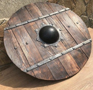 Escudo Vikingo Medieval Grabado a Mano, Redondo de Madera Maciza, Personalizable, de Alta Resistencia, Decoración Histórica para Colgar en la Pared - Product Image 1