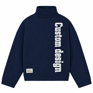 เสื้อพูลโอเวอร์คอเต่าทรงโอเวอร์ไซส์สีน้ำเงินกรมท่า ปักตัวอักษรแนวตั้ง ตกแต่งชายเสื้อแบบริบ แขนยาว ไหล่ตก  สำหรับทุกเพศ - Product Image 1