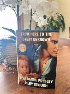 Desde aquí al gran desconocido de Lisa Marie Presley, libro en inglés de bolsillo, memoria personal y historia de vida - Product Image 4