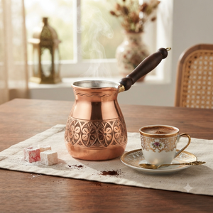 Auténtica cafetera turca de cobre grabada con motivos florales, Cezve, Ibrik árabe, Briki griega, calentador de leche para estufa con mango de madera. - Product Image 2