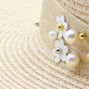 หมวกสานผู้หญิงปีกกว้าง ป้องกันแสงแดดในฤดูร้อน ประดับโบว์ริบบิ้นและมุก ดีไซน์หรูหรา เหมาะสำหรับวันหยุดพักผ่อนริมชายหาด น้ำหนักเบา แฟชั่นเก๋ไก๋ - Product Image 5