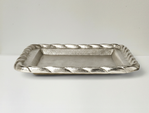 Plateau de service en métal finition argentée, artisanat de dernière génération, plateau à fruits antique en métal, plateau carré en aluminium fait main, vente en gros - Product Image 1