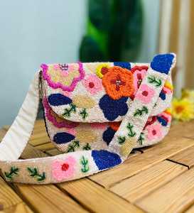 Sac à main en textile brodé floral fait main avec des fleurs bleues, roses et oranges, sac artisanal cousu à la main avec des perles - Product Image 1