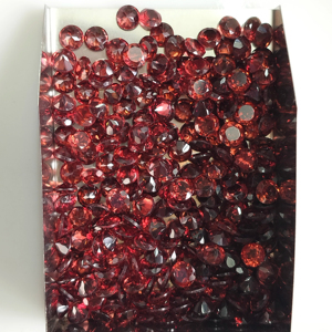 โกเมนสีแดงธรรมชาติ 4.5 มม. ทรงกลมเจียระไนแบบบริลเลียนท์ คุณภาพดีที่สุด พลอยเม็ดเดี่ยวสำหรับทำเครื่องประดับ - Product Image 3