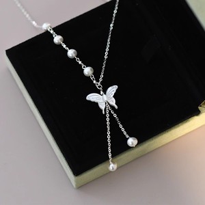 สร้อยคอจี้แฟชั่นระดับไฮเอนด์สำหรับผู้หญิง ดีไซน์เปลือกหอยมุกน้ำจืดสีขาวรูปผีเสื้อ ดีไซน์อเนกประสงค์สำหรับการเดินทาง - Product Image 4