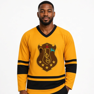 Camiseta de hockey para hombre Iota Phi Theta, color dorado y negro, cuello en V, manga larga, con escudo griego, jersey deportivo de fraternidad, ropa de equipo. - Product Image 1