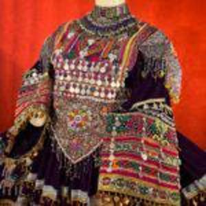 Vestido Corto Estilo Vintage Afgano Kuchi con Exclusivos Patrones de Bordado Hechos a Mano y Trabajo Tradicional con Espejos - Product Image 4