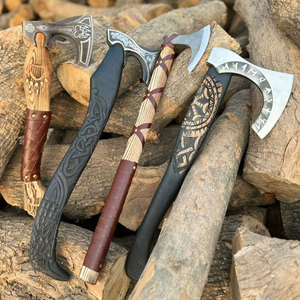 Hache viking de qualité industrielle nordique, lame en acier au carbone gravée, manche en bois sculpté, pour décoration murale et usage de survie - Product Image 1