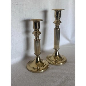 Juego de Candelabros de Latón Pulido Vintage, con Diseño Acanalado, Decorativos, para Velas Cónicas, Clásicos para Mesa - Product Image 2