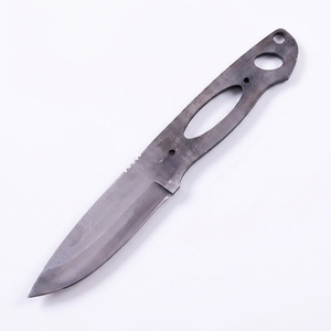 Hoja en bruto de acero de alto carbono para cuchillo de hoja fija personalizado, kit de fabricación de cuchillos de bushcraft DIY, hoja con orificios para pasadores, venta al por mayor - Product Image 1